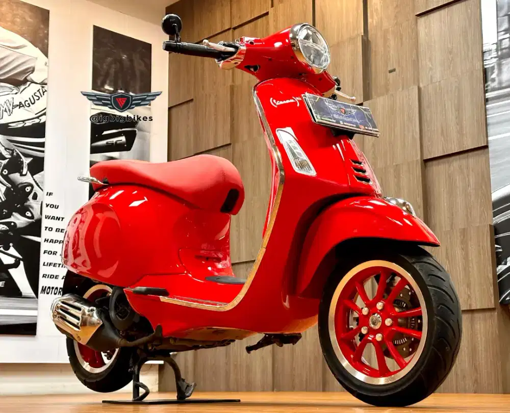 Vespa matic Vespa primavera red 2020