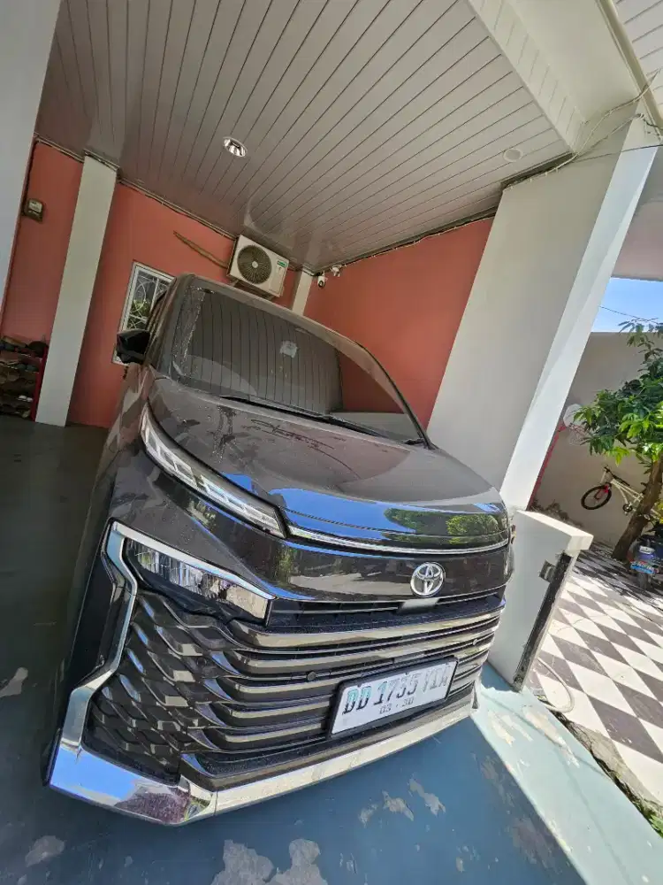 Voxy fin 2024 warna hitam