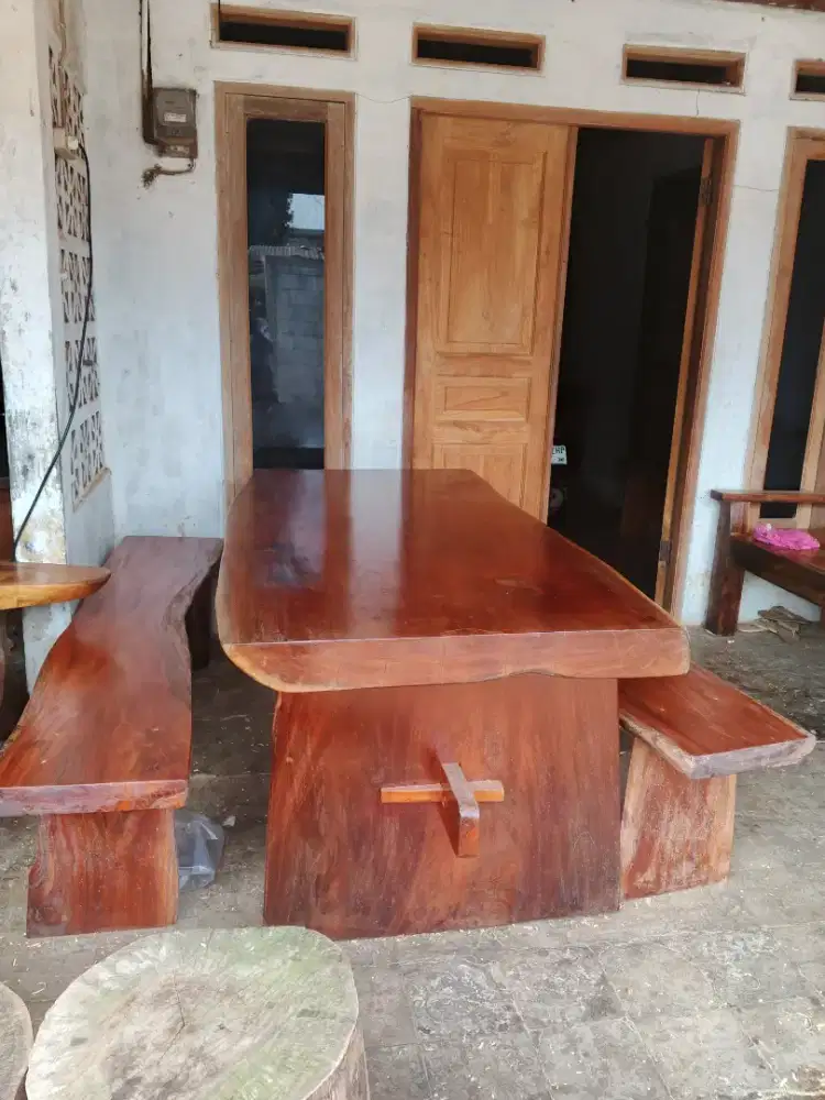 Meja makan antik teras