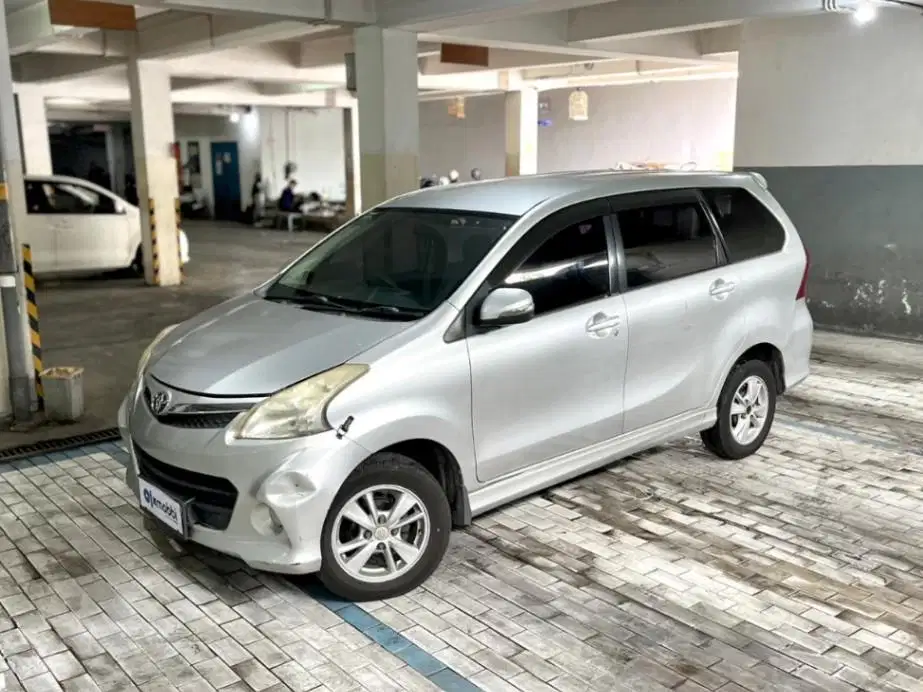 TOYOTA AVANZA 1.5 VELOZ BENSIN MATIC 2012 AS IT IS