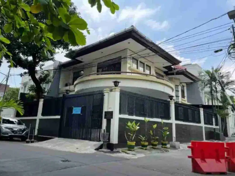 DISEWAKAN RUMAH BAGUS 2LANTAI SIAP HUNI CIRAGIL KEBAYORAN BARU JAKARTA SELATAN.