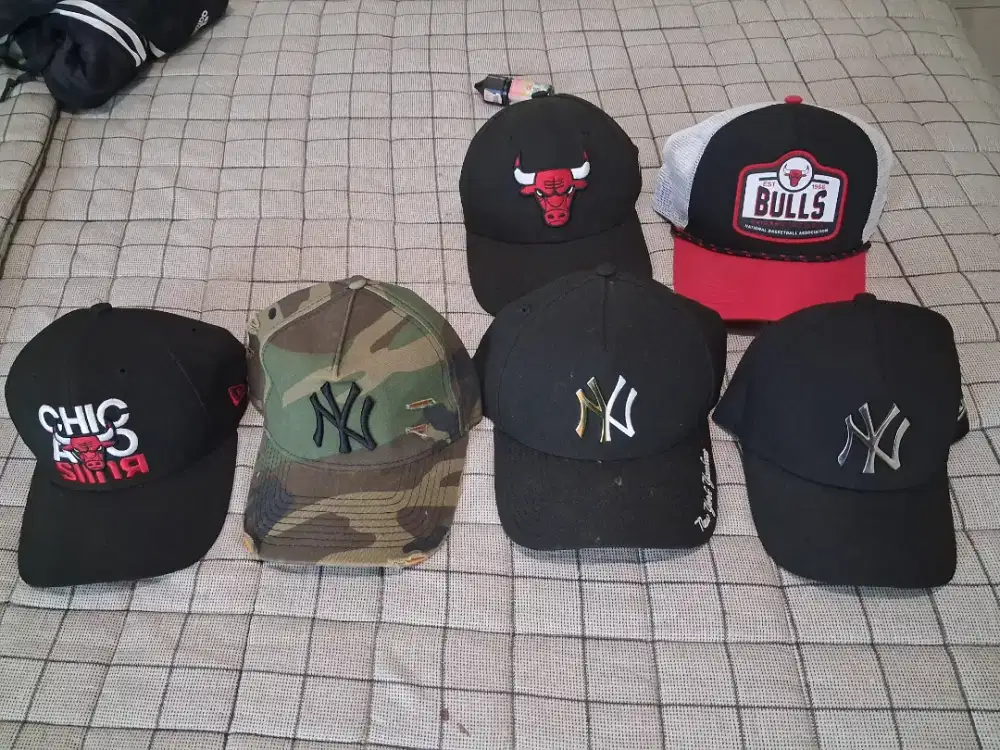 Topi New Era Original — Kondisi 95% Mulus Banget!