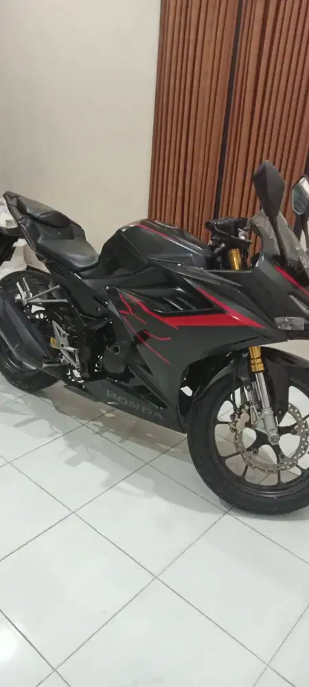 Dijual slowly CBR 150R tahun 2021