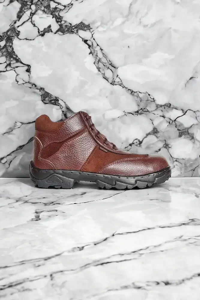 Sentra Produksi sepatu kerja slip on pria Mojokerto