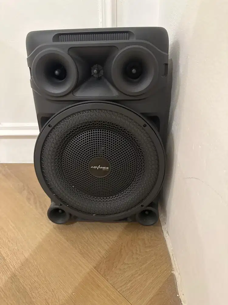 Speaker Merk Advance KV 8020 lengkap dengan Mic seperti baru