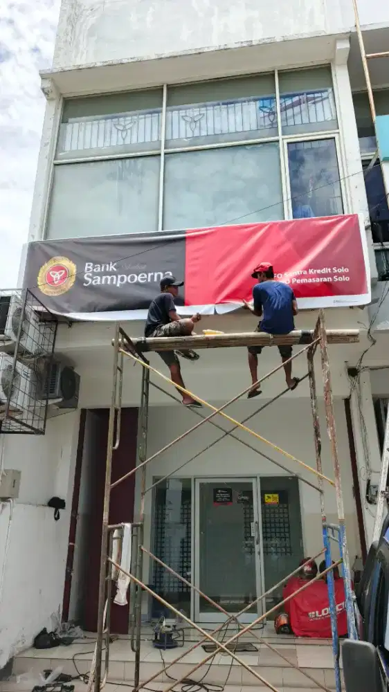 Repostering revisual ganti gambar papan nama neonbox & reklame board