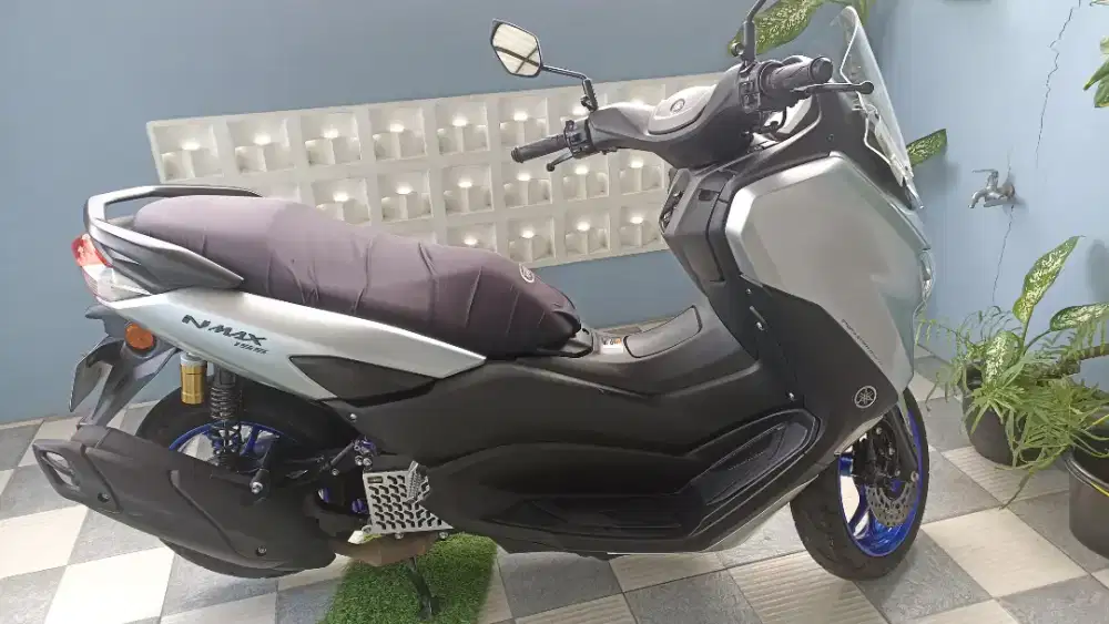 Di jual Yamaha nmax silver 2023 connected kondisi baik terawat