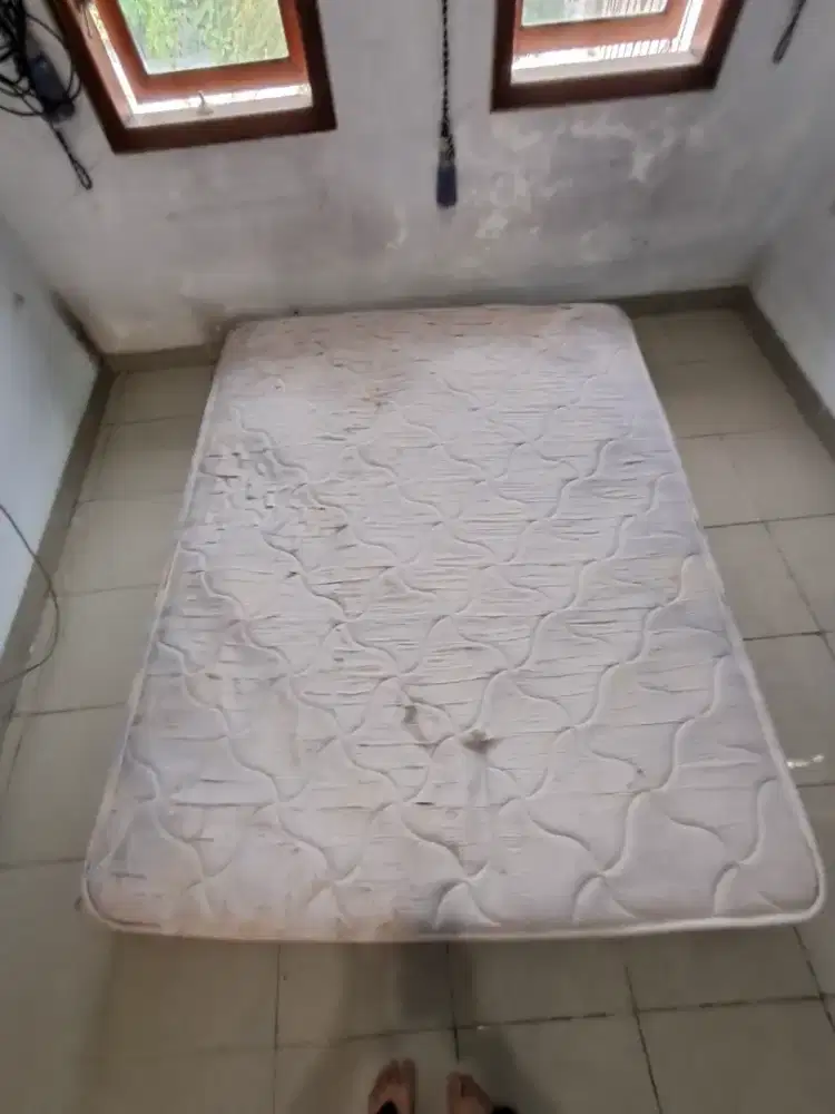 DIJUAL kasur bekas merk Comforta & sprei katun ukuran 160 x 200 x 20