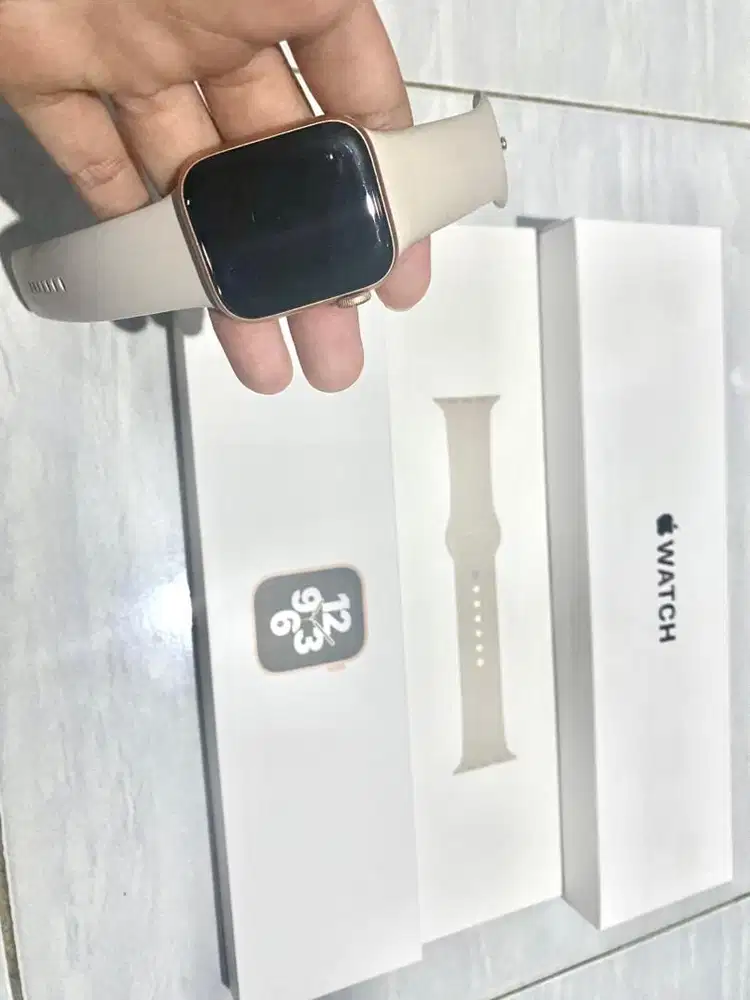 Apple Watch SE 40mm Rosegold Preloved Pribadi Likenew Fullset