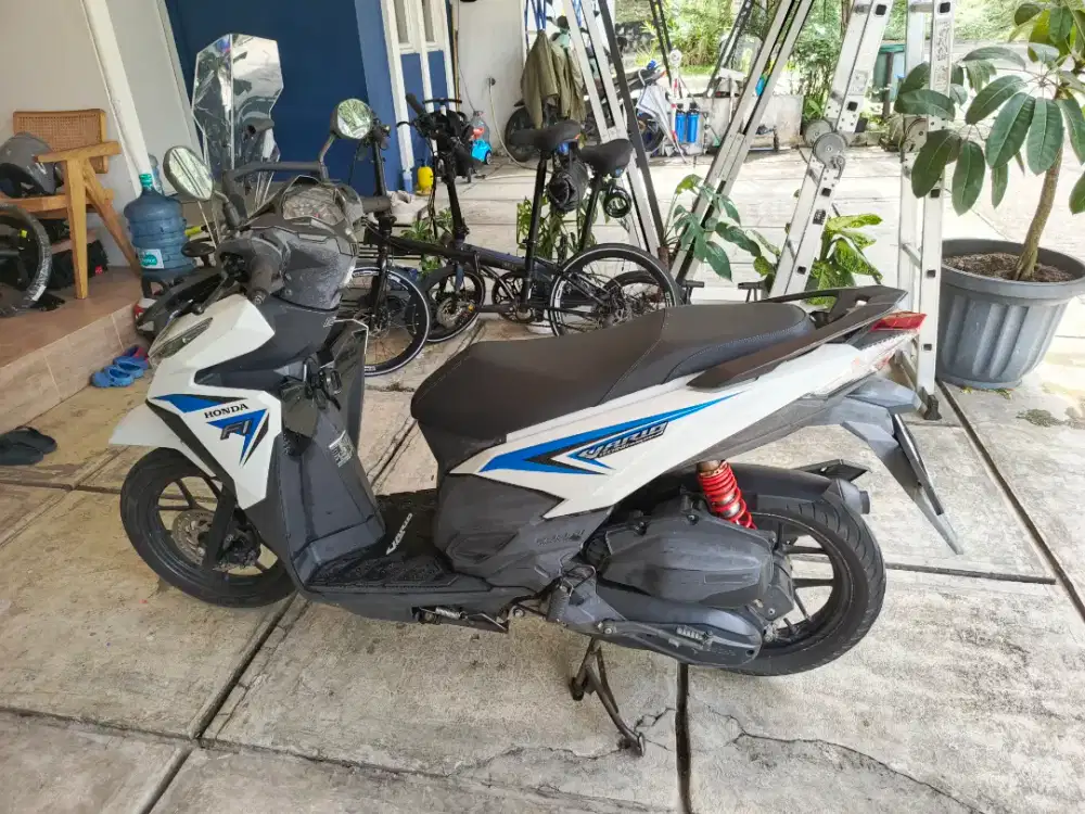 Jual Vario Techno CBS ISS 2016 Putih Biru