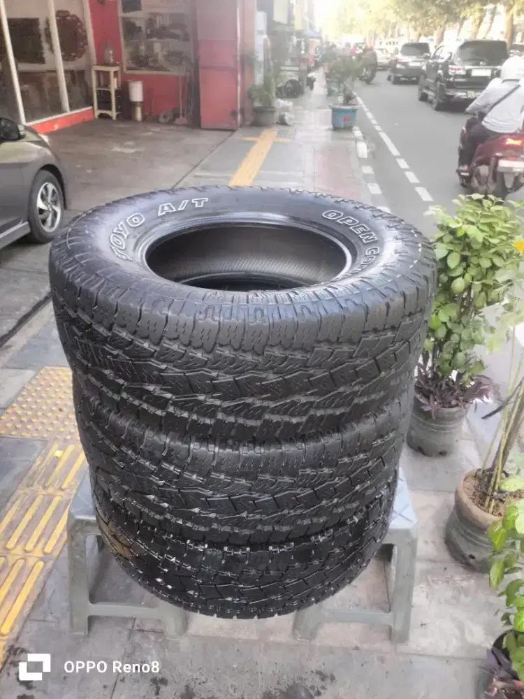 3buah ban 285/70/R17 Toyo Open Country Lis putih 90% no minus hub Wa