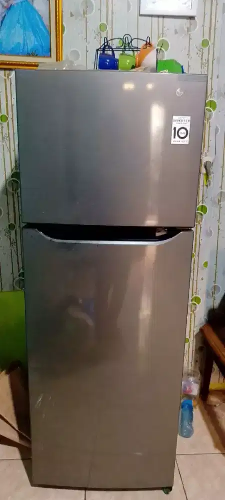 Kulkas dijual merk LG dua pintu