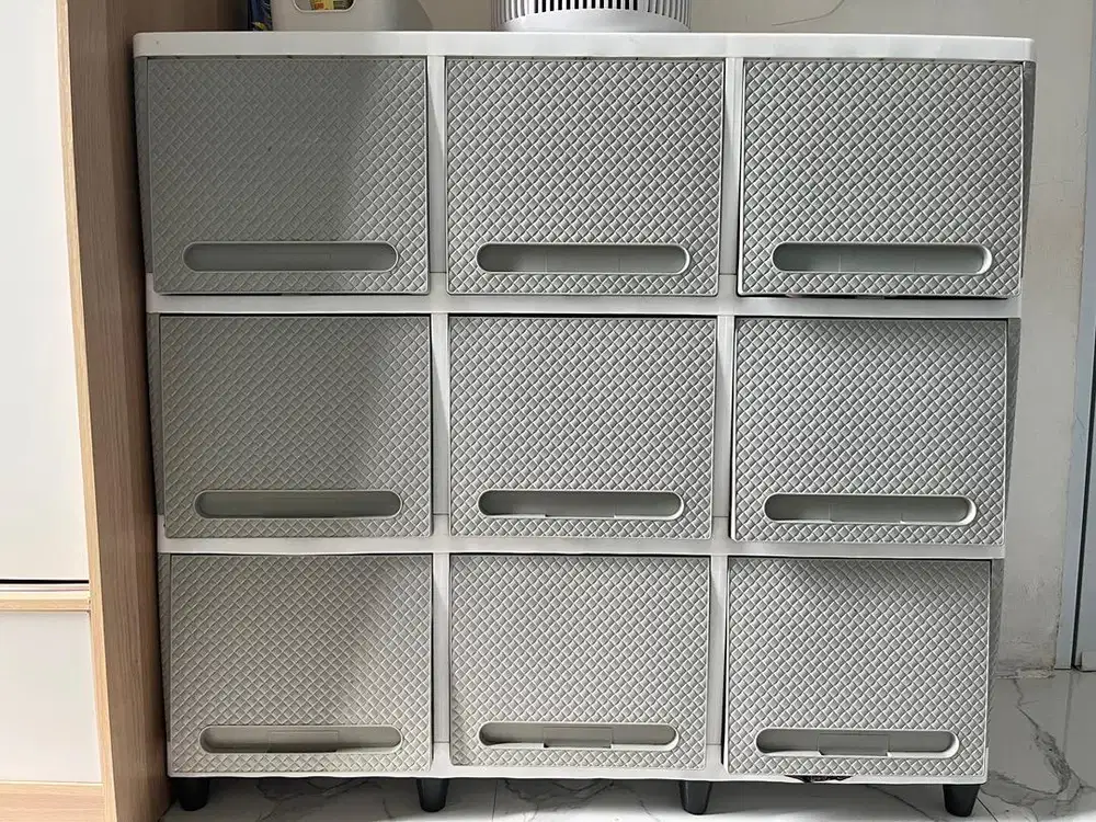 Lemari plastik 3 susun 9 sekat