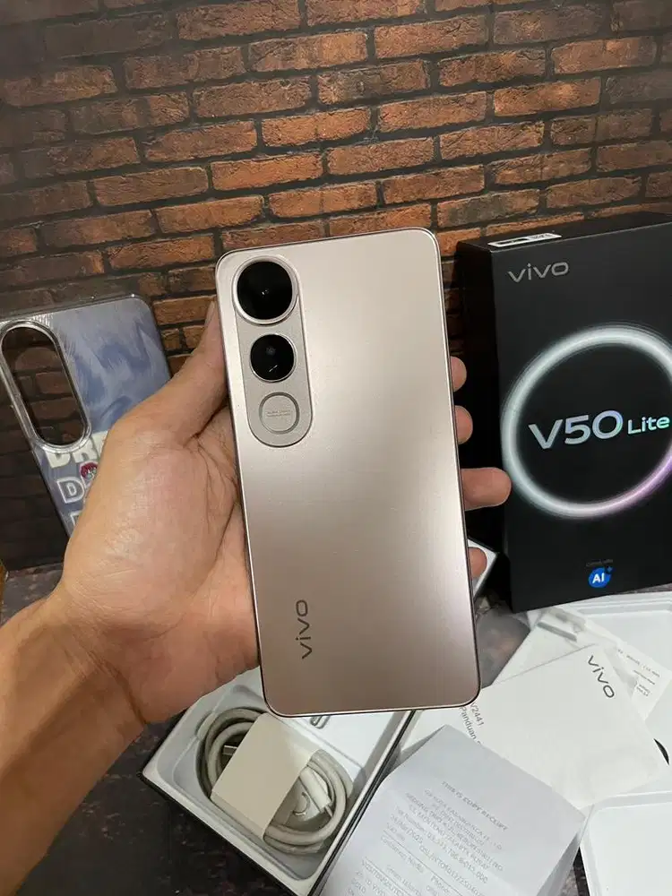 Vivo V50 lite ram 8/256 mulus like new garansi on april 2026