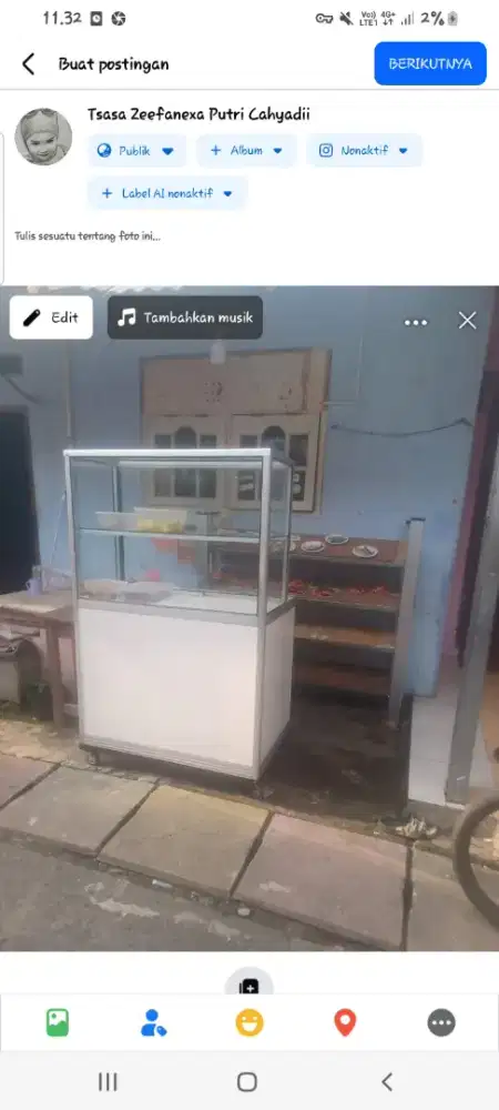 Etalase lauk atau jualan