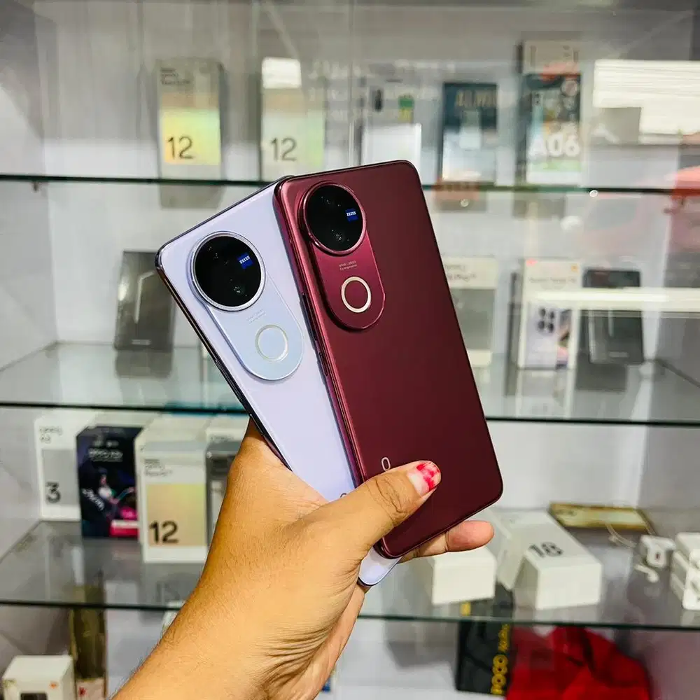 Vivo V50 5G 12/256 mulus fullset garansi panjang. TT juga bisa