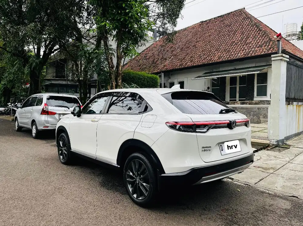 Honda HRV SE HR-V special edition putih plat D Bandung 2023 Bensin