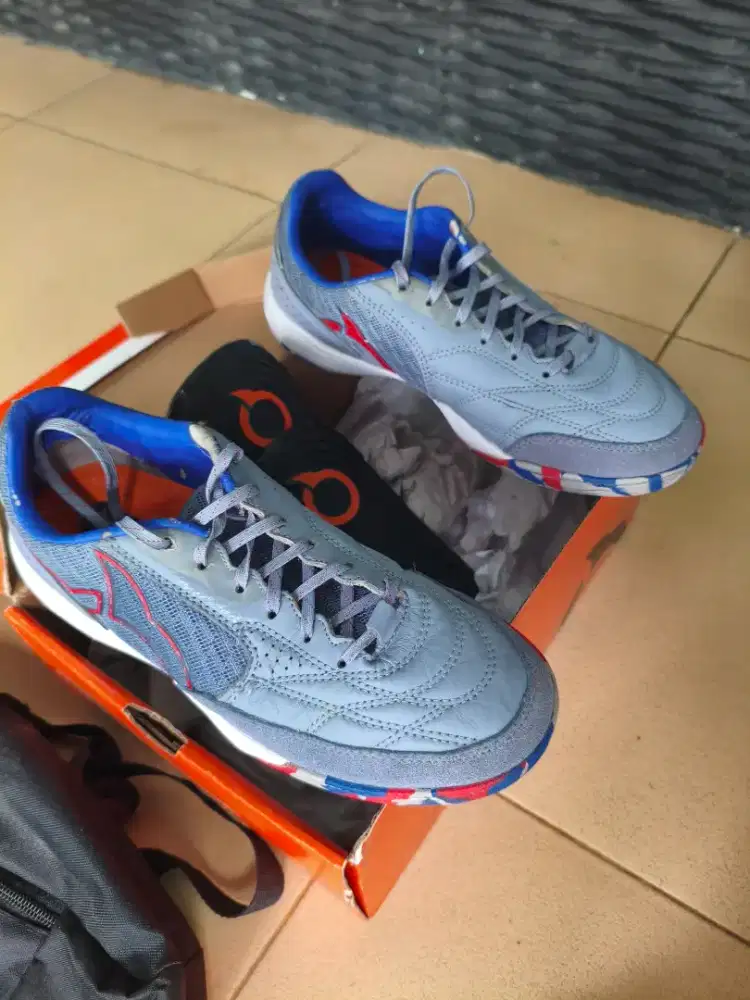 sepatu futsal ortuseight