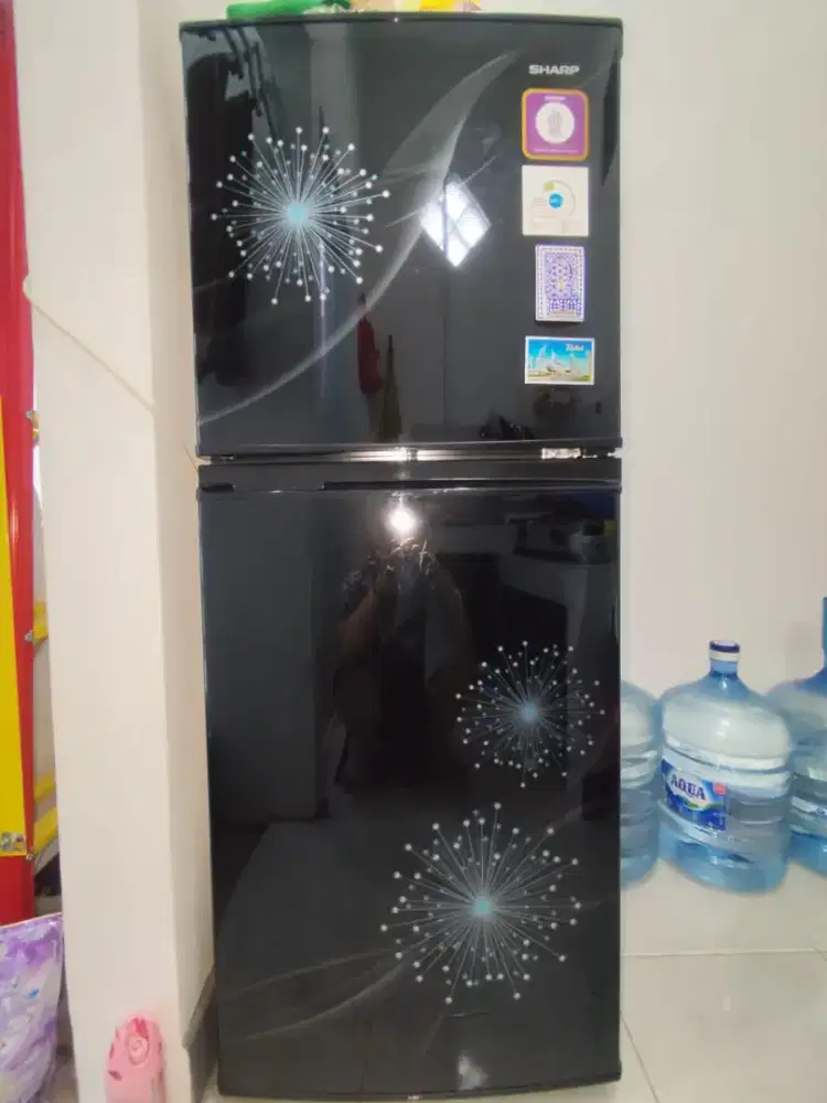 LEMARI ES/KULKAS MERK SHARP 2 PINTU TYPE SJ237MG