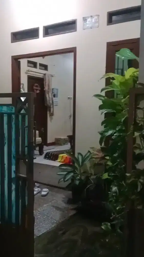 Rumah 2 lantai sangat strategis sekitar 3 menit ke stasiun Jatinegara