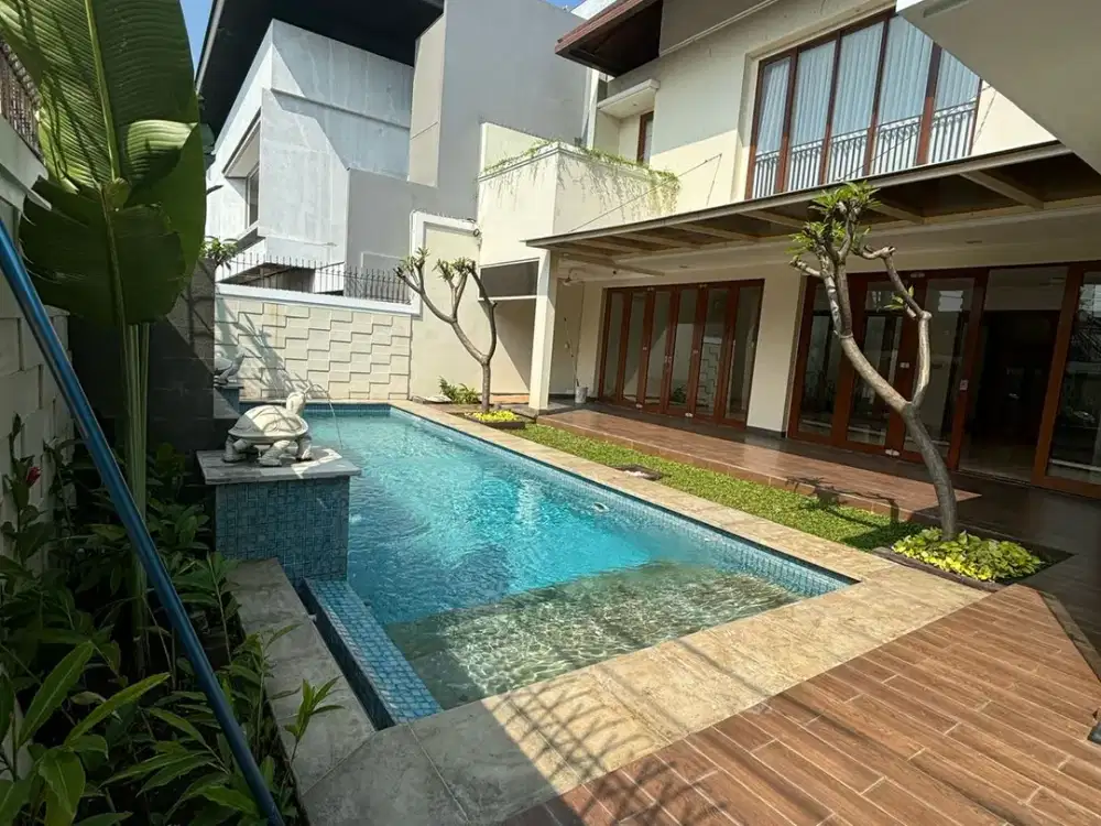 Rumah mewah hoek cilandak jakarta selatan ada kolam renang