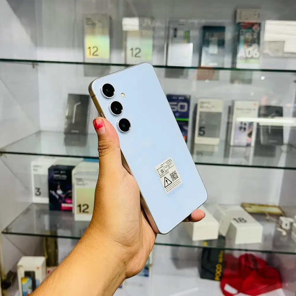 Samsung S24 FE 5G 8/256 fullset original dan bergaransi. TT juga bisa