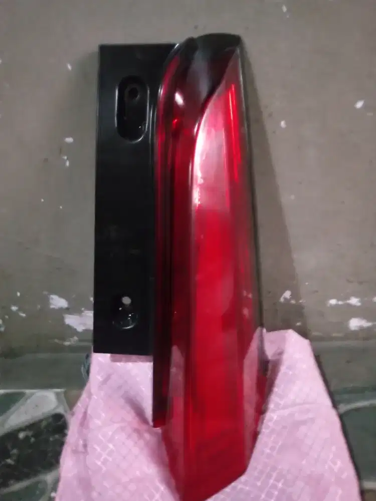 Lampu stoplamp belakang mobil Suzuki all new Ertiga bagian atas