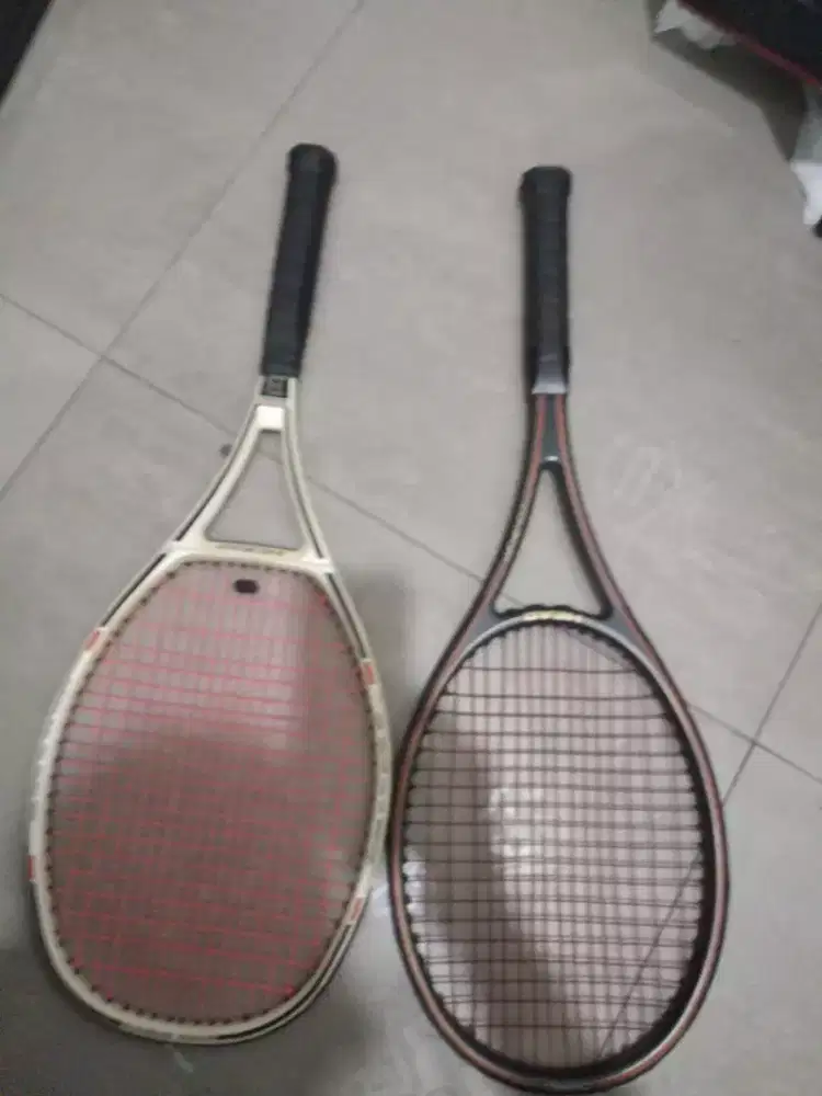 Raket tenis lapangan