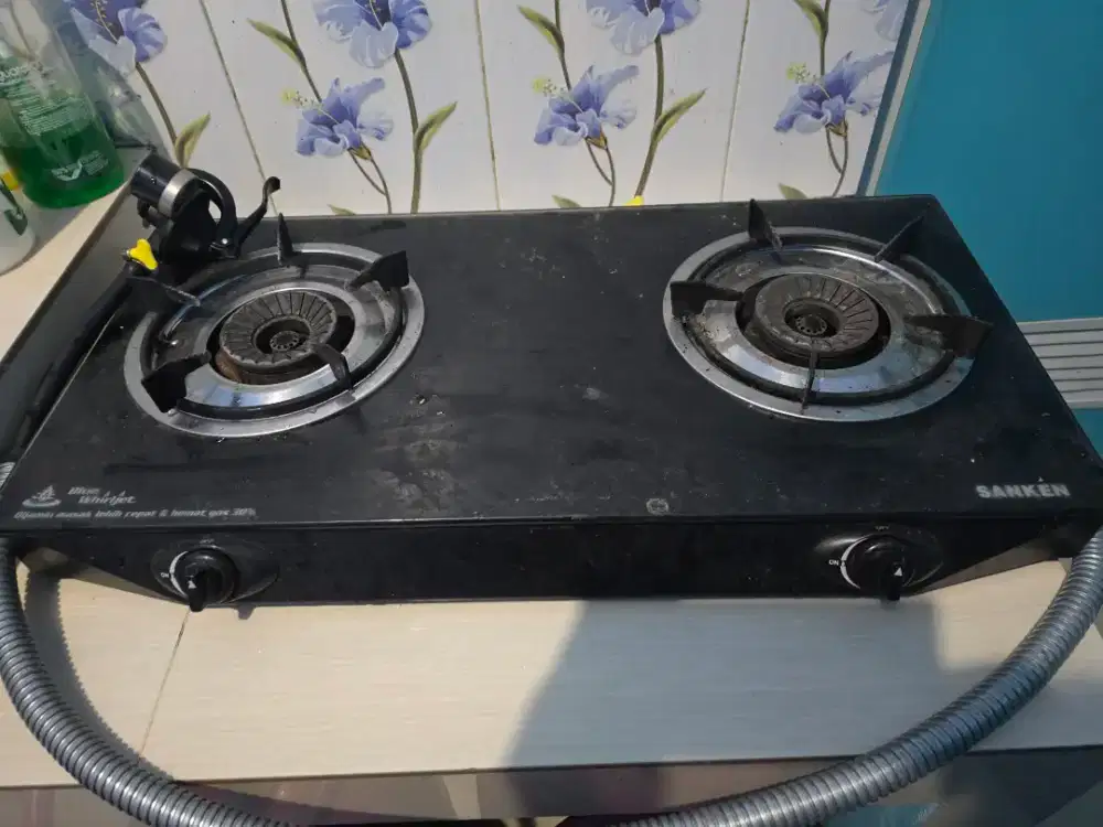 Kompor gas sanken blue light