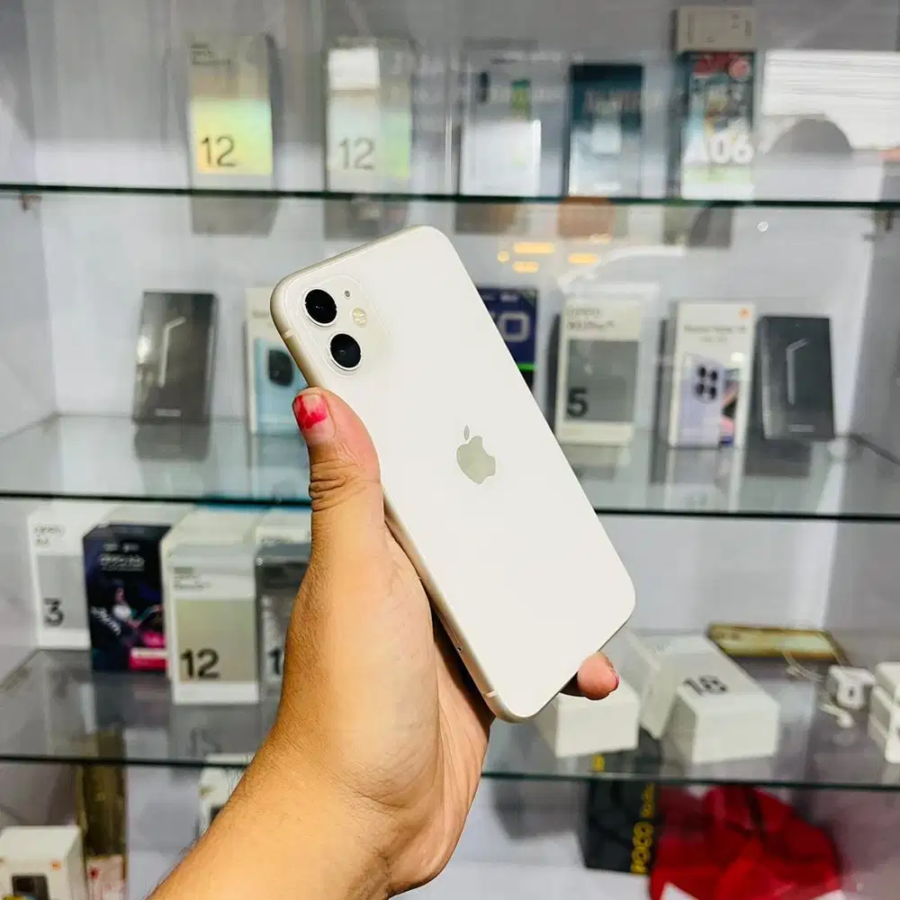 Iphone 11 64gb iBox mulus fullset original. TT juga bisa