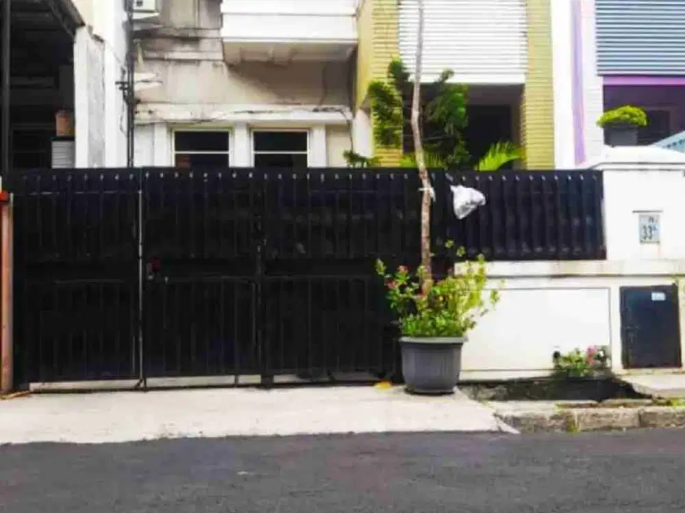 Rumah Bagus 2 lantai Taman Semanan indah jakarta barat