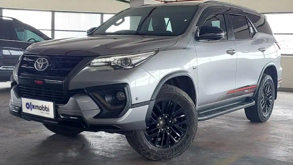 TDP 17JT Toyota Fortuner 2.7 SRZ TRD Bensin-AT Hitam 2019