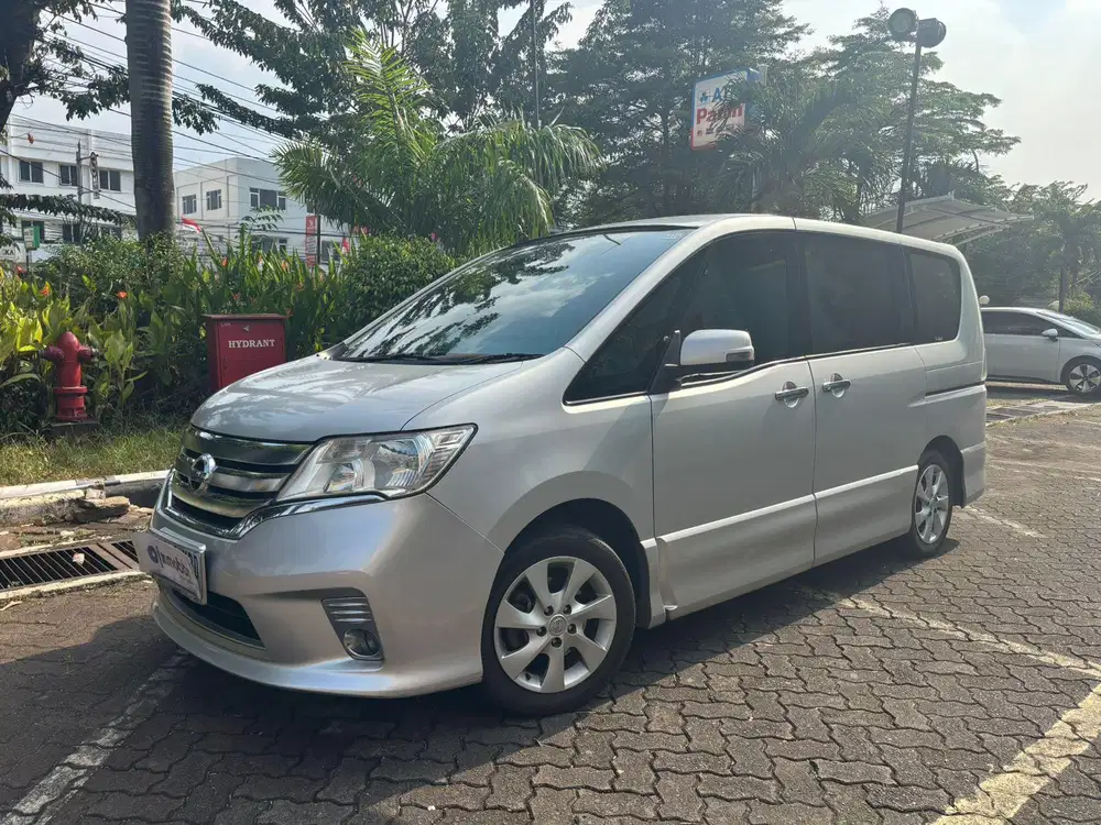 Pajak Panjang - Nissan Serena 2.0 Highway Star Bensin-AT 2013