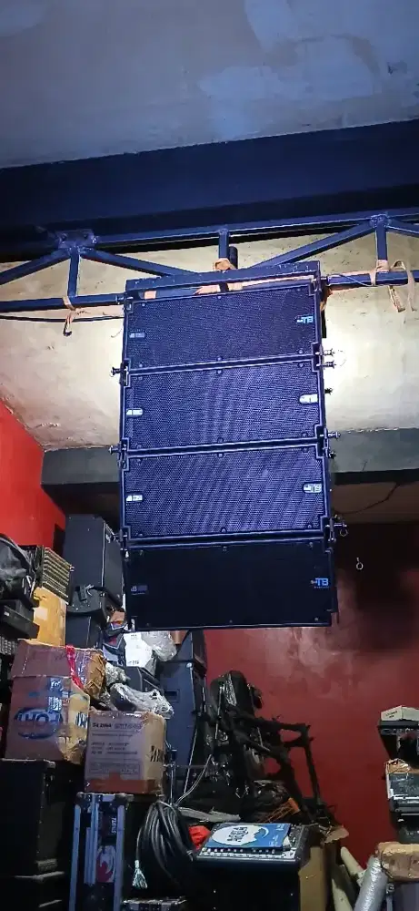 Line array DB technologies T8