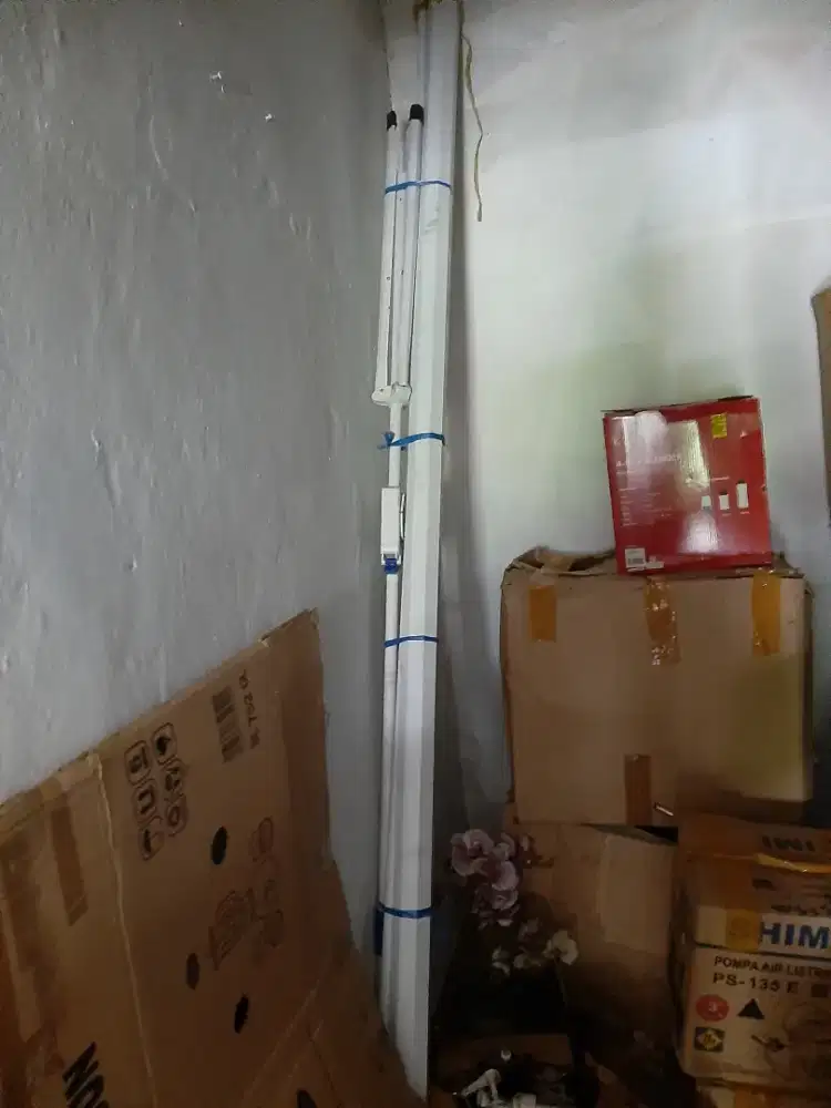 Layar screen proyektor