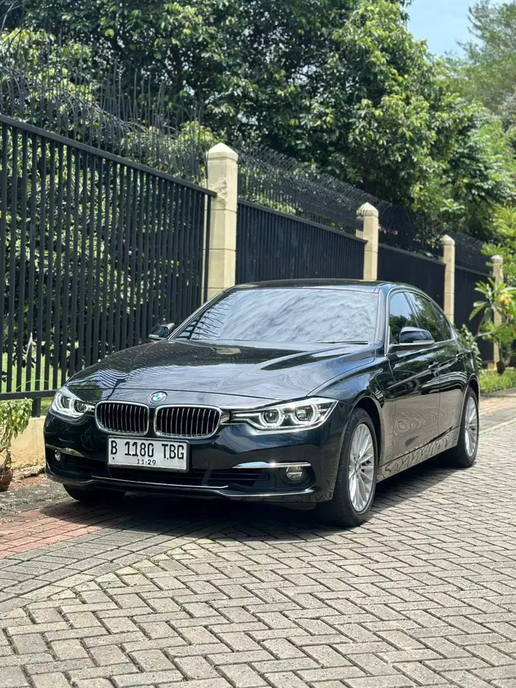 BMW 320i 2019 LCI NIK 2018 GOOD CONDITION