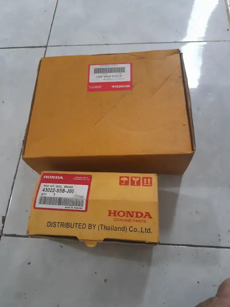 Di fool set rem mobil lio depan blakang masih baru.