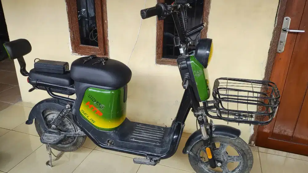 Sepeda listrik merk SELIS Rinjani