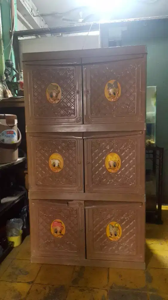 Lemari Plastik 6 Pintu 3 Ruang