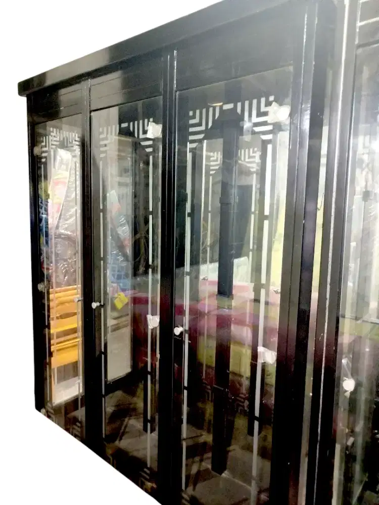 Lemari pajangan lemari full kaca 1 pintu dan 3 pintu