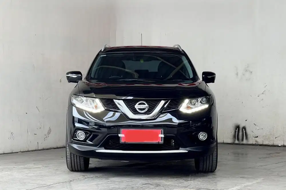 Nissan Xtrail 2.5 CVT tahun 2015 hitam X-trail AT Matic DP minim 9 jt