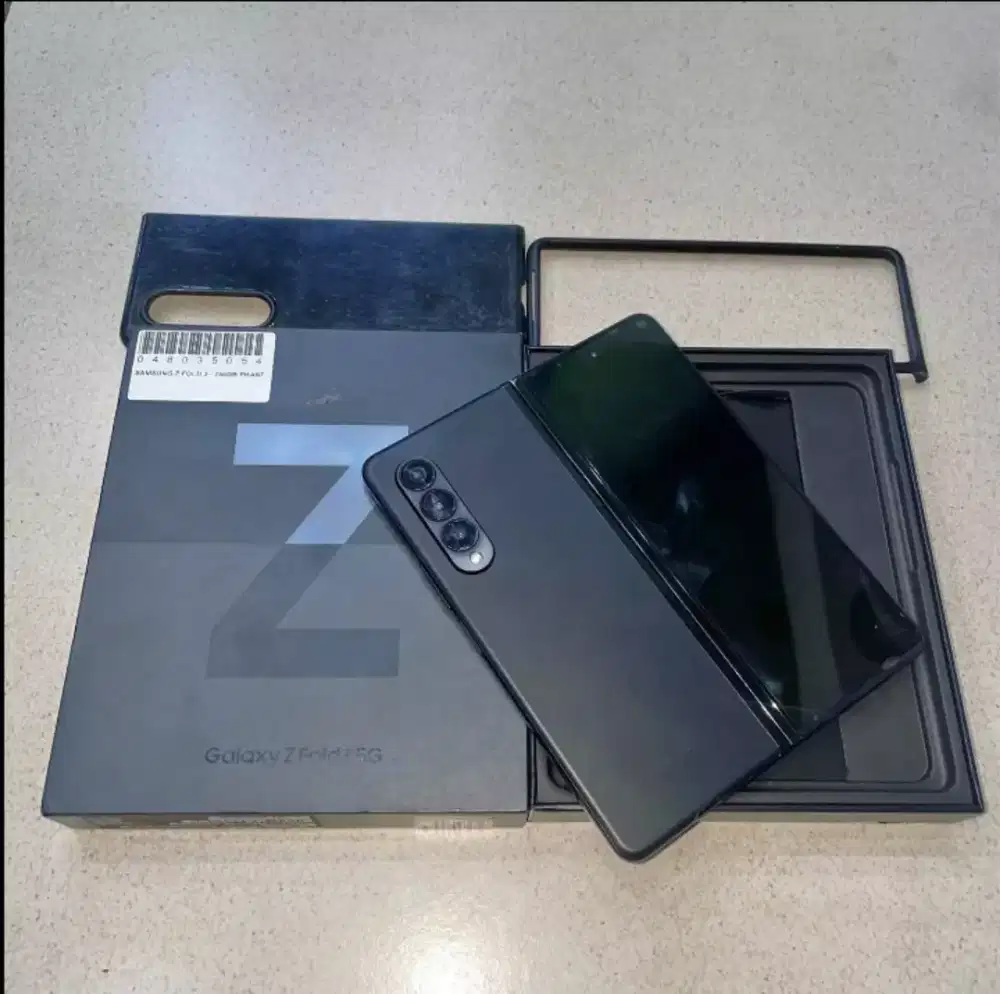 Samsung Galaxy Z Fold 3 12/256 sein