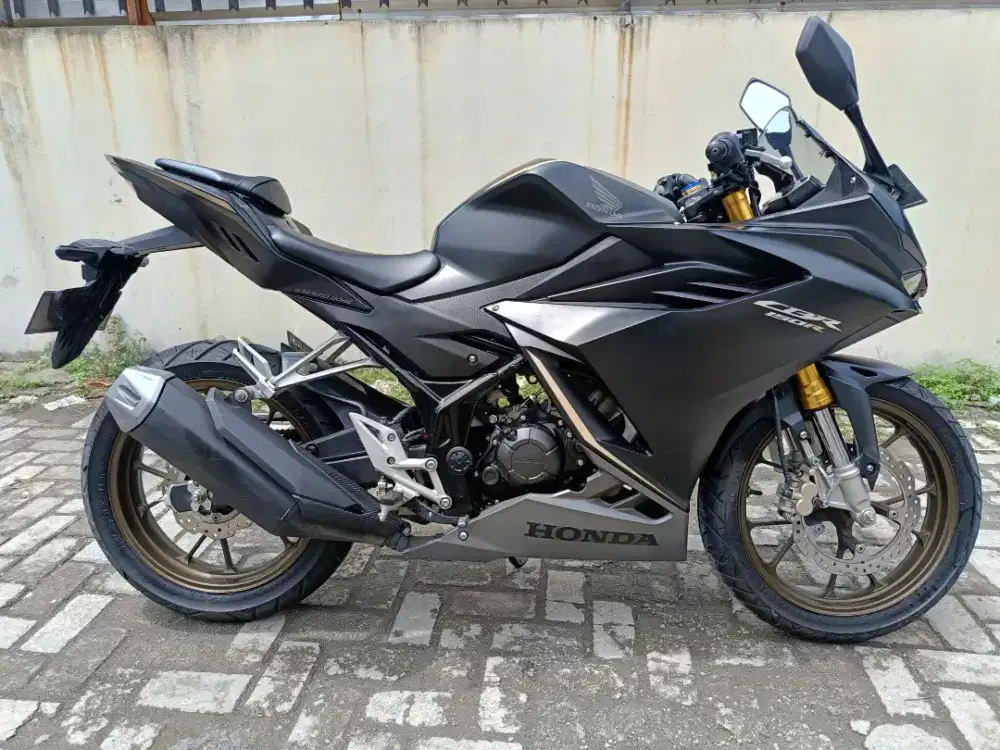 CBR 150 R 2024 Hitam Doff
