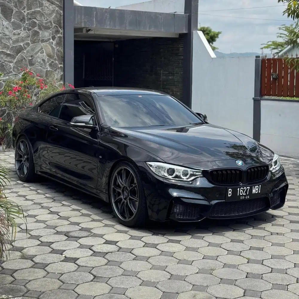 BMW 435i F32 Black on red