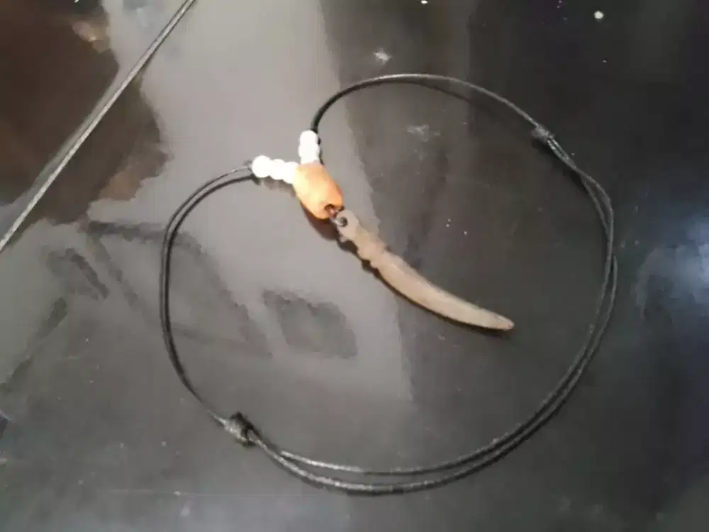 Kalung besi aji kuno dan batu alami kuno