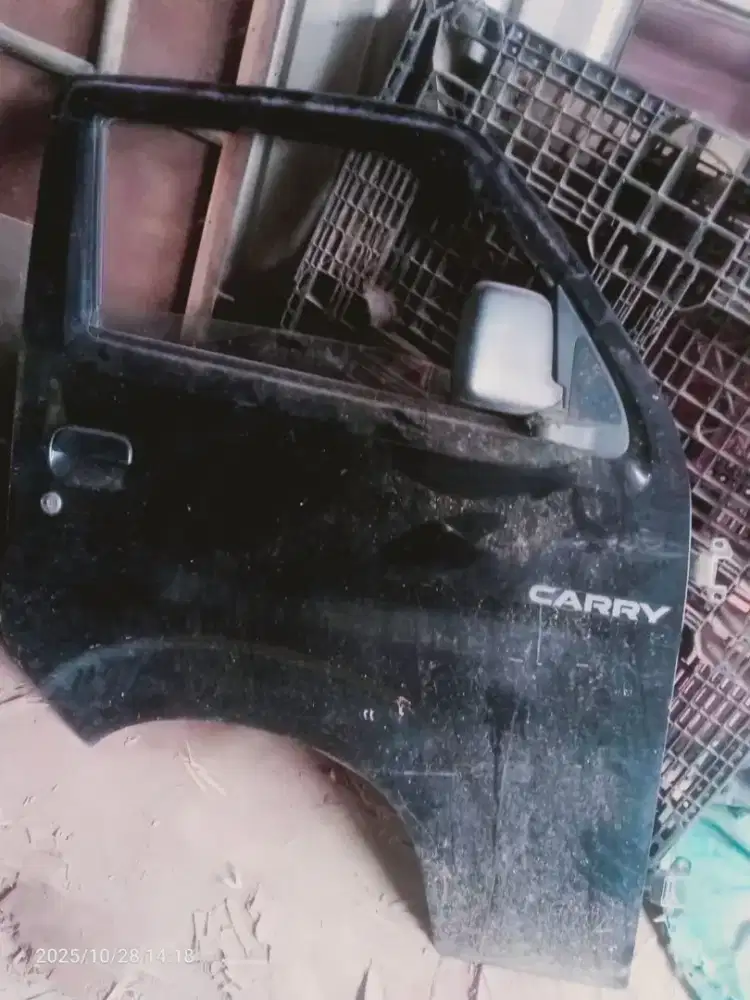 siapa tau ada yg butuh pintu copotan CARRY thn 2020 sebelah kanan