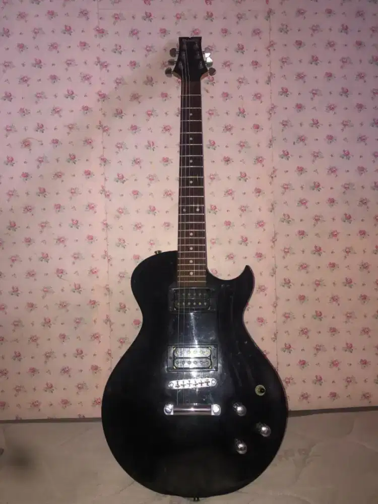 Gitar listrik costum include ampli RAV