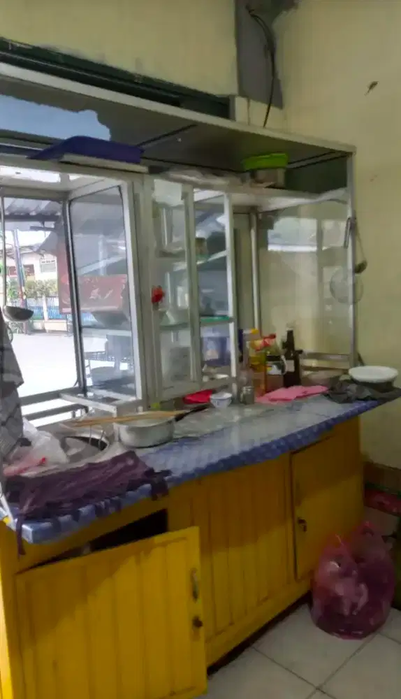 Etalase bekas mie ayam dijual