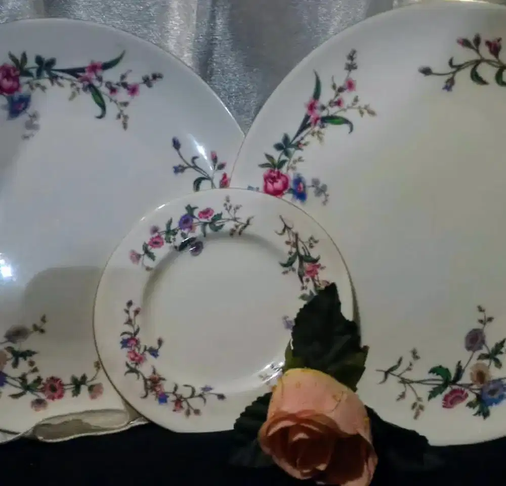 Vintage, 3bh piring pajangan by Devon Spray (England)