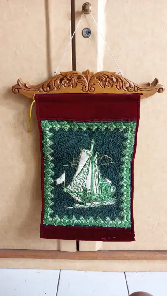 Pajangan gantung dinding motif kapal